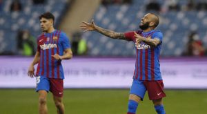 Dani Alves queda fuera de la convocatoria del Barcelona para la Europa League