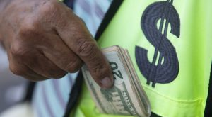 Precio del dólar: la moneda americana cae al inicio de la jornada cambiaria