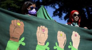 Tras 10 años, liberan a mujer acusada de homicidio por un aborto involuntario en El Salvador