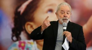 Lula mantiene holgada ventaja en carrera presidencial brasileña, según sondeo