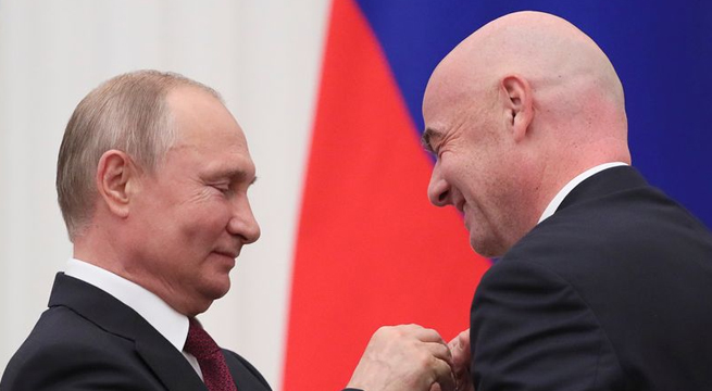La FIFA prohíbe los partidos en Rusia; no habrá bandera ni himno para la selección