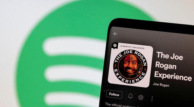 Directora de contenidos de Spotify califica lo sucedido con Joe Rogan como un «aprendizaje»
