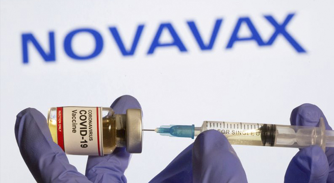 Reino Unido aprueba la vacuna de COVID-19 de Novavax para adultos