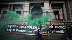Presidente Guatemala advierte vetará ley que prohíbe matrimonio homosexual y eleva penas por aborto