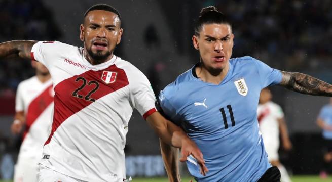 Alexander Callens sobre gol no convalidado en Perú vs Uruguay: «el árbitro me dice que sí lo revisó»