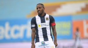 Jefferson Farfán fue captado con problemas para caminar al ingresar a Matute