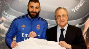 Karim Benzema recibe camisera conmemorativa tras superar a Alfredo Di Stéfano