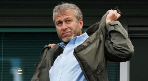 Diplomáticos de la Unión Europea acuerdan congelar los activos de Roman Abramovich