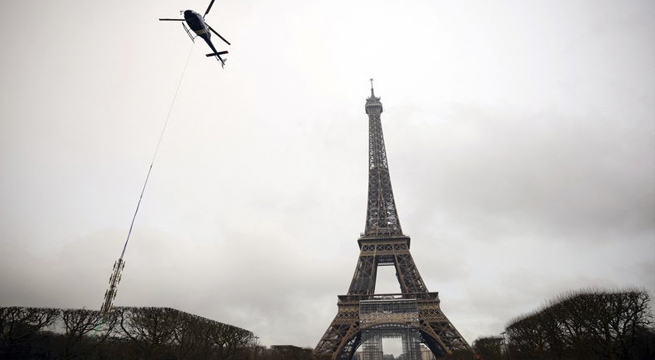 La Torre Eiffel crece seis metros tras instalación de una nueva antena