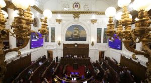 Chile extiende hasta julio el plazo para redacción de nueva Constitución