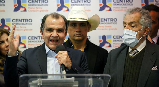 Óscar Zuluaga renuncia a su candidatura a presidencia de Colombia para apoyar a Federico Gutiérrez