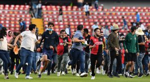 FIFA sobre ataque de hinchas del Querétaro: «La violencia no debe tener cabida en el fútbol»