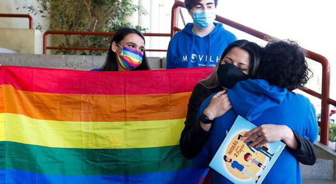 Matrimonio entre personas del mismo sexo entra en vigencia en Chile