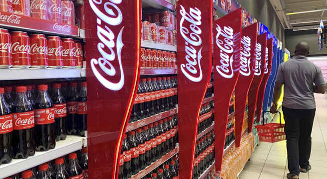 Resultados de Coca-Cola superan las expectativas gracias a subidas de precios y demanda estable
