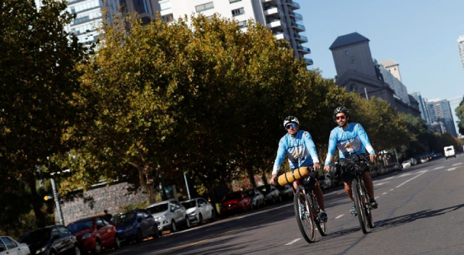 Cuatro argentinos recorrerán 10.500 km en bicicleta para llegar al Mundial de fútbol en Qatar