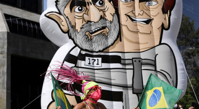 Bolsonaro recorta terreno a Lula en Brasil, ayudado por salida de Moro, según sondeo