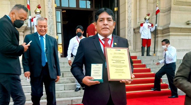 Alcalde de Huancayo y presunto líder de Los Tiranos del Centro fue condecorado por Pedro Castillo