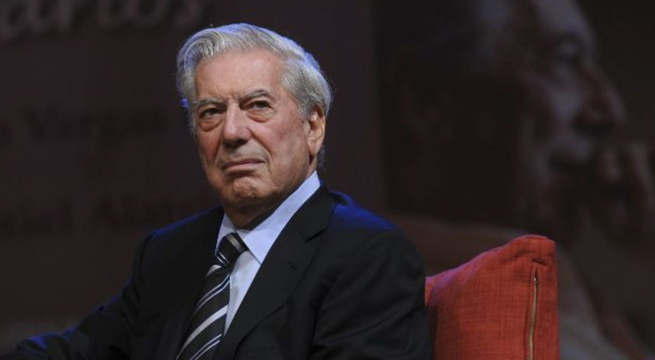 Mario Vargas Llosa fue internado en clínica por complicaciones con la COVID-19