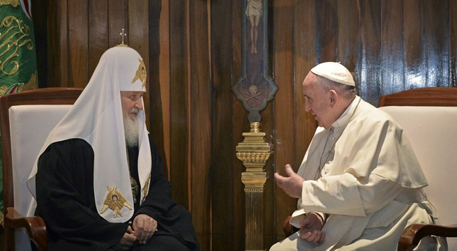 El papa Francisco dice que la reunión de junio con el patriarca ruso está suspendida