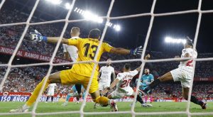 El Real Madrid se acerca al título con remontada por 3-2 ante el Sevilla