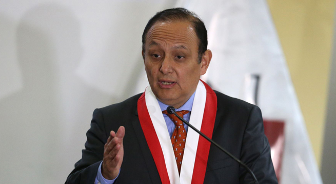 Walter Gutierrez presenta carta de renuncia a su cargo como defensor del Pueblo
