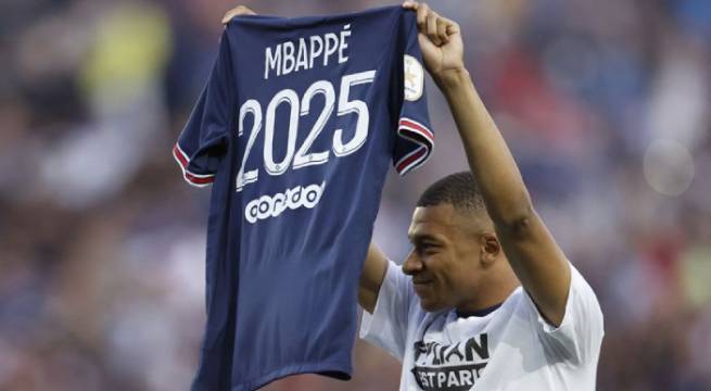 PSG anunció que Kylian Mbappé amplió su contrato hasta 2025