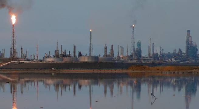 Venezuela comienza a importar petróleo pesado de Irán para refinación