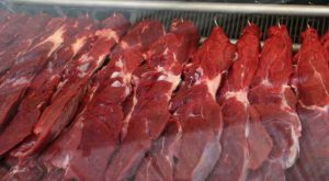 China bloquea importaciones de carne de cuatro mataderos de Brasil