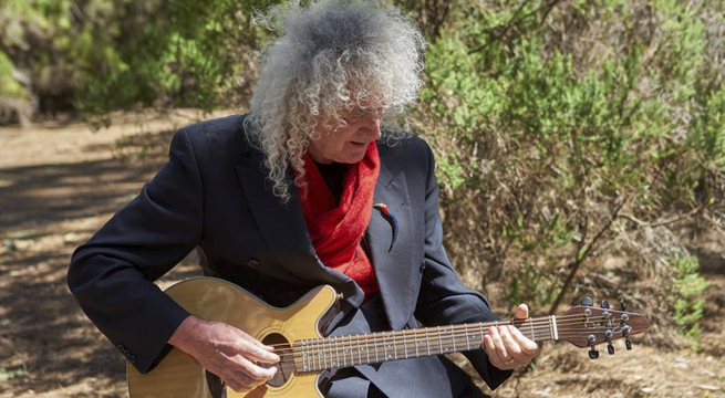 En su debut en España, Brian May canta ‘Otro Lugar’, su primera canción en español