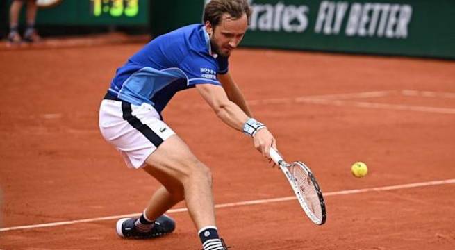 Medvedev debuta en Roland Garros ganando a argentino Bagnis
