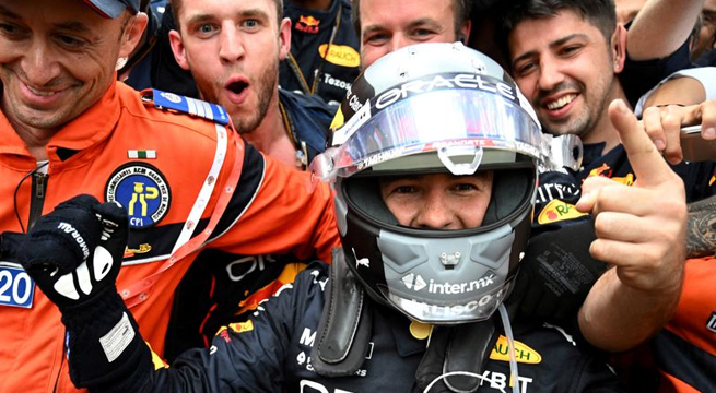 Piloto mexicano de F1 Sergio Pérez seguirá en Red Bull hasta 2024