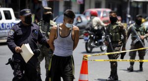 El Salvador extiende estado de emergencia para hacer frente a pandillas