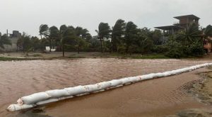 Al menos tres muertos tras paso de huracán Agatha por México