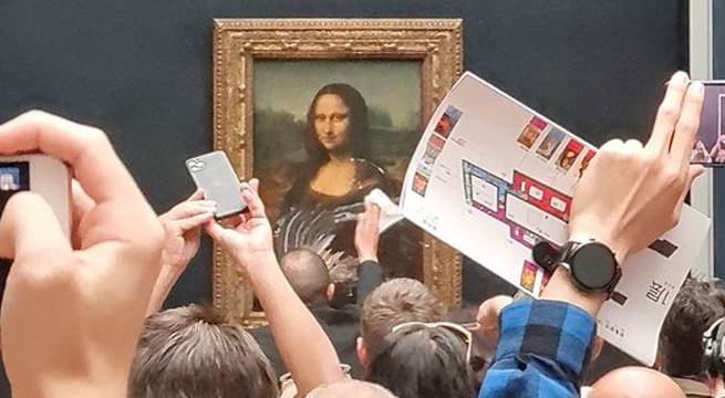 La Mona Lisa sale ilesa de un acto de protesta por el clima