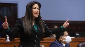 Patricia Chirinos ofrece sus disculpas a Betssy Chávez tras agredirla por su físico en el Pleno