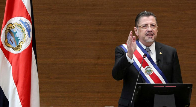 Rodrigo Chaves asume Presidencia de Costa Rica, promete a inversionistas pagar deudas