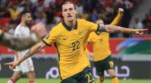 Australia vence 2-1 a Emiratos Árabes Unidos con gol sobre el final y jugará repechaje contra Perú [Video]