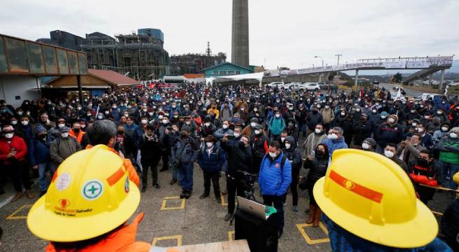 Chile: reforma tributaria y royalty minero son «prioridad número uno», dice ministro