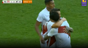 Gianluca Lapadula marca el 1-0 para Perú sobre Nueva Zelanda