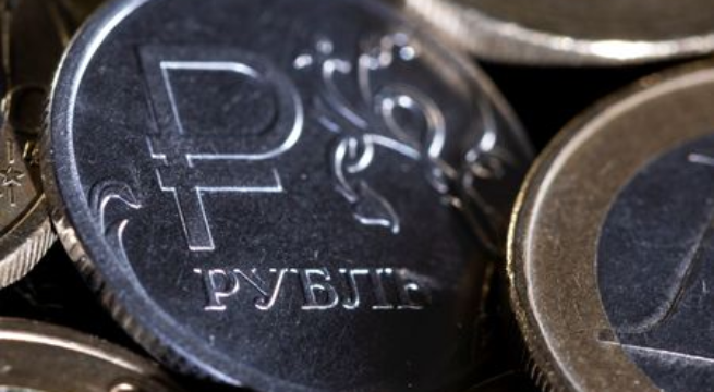 Rusia paga en rublos bonos denominados en dólares mientras busca evitar un impago