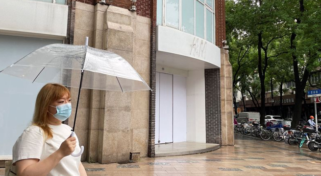 H&M cierra su tienda insignia en Shanghái, lastrada por la COVID-19 y el boicot de algunos consumidores