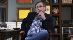 Candidato izquierdista a presidencia de Colombia propone a sus rivales acuerdos para evitar estallido social