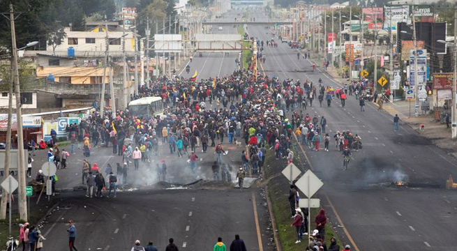 Fuerzas Armadas de Ecuador dicen no permitirán que protesta atente contra la democracia