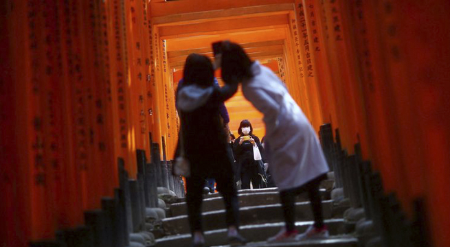 Japón se abrirá a los turistas después de dos años, pero solo con mascarillas, seguros y guías