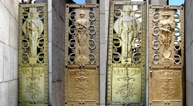 Jesús María: sustraen puertas bronce de monumento ubicado en el Campo de Marte