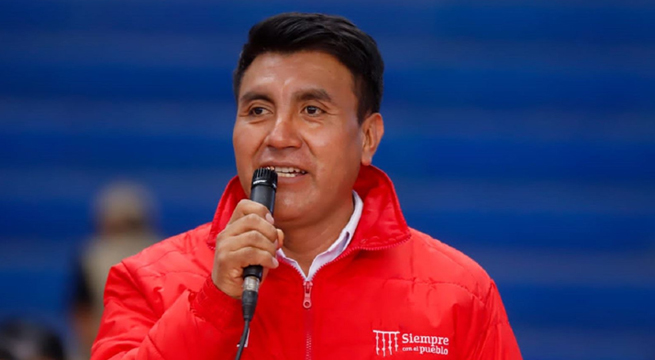 Congresista Óscar Zea renuncia a la bancada de Perú Libre