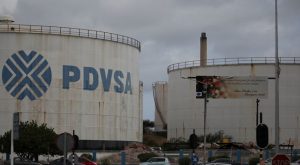 Exportaciones de petróleo de Venezuela se desploman a mínimos de 19 meses por demoras en puerto