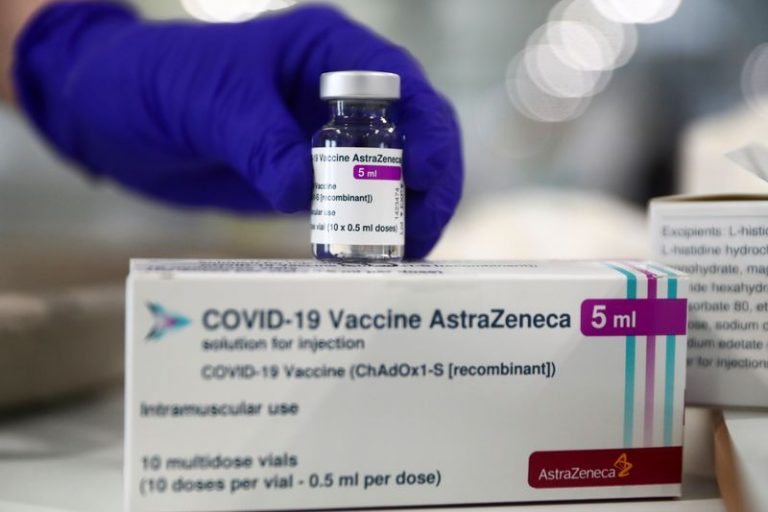 Vacuna AstraZeneca y trombocitopenia: Farmacéutica admitió efecto secundario