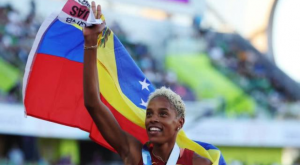 Venezolana Yulimar Rojas consigue su tercer título mundial consecutivo de triple salto