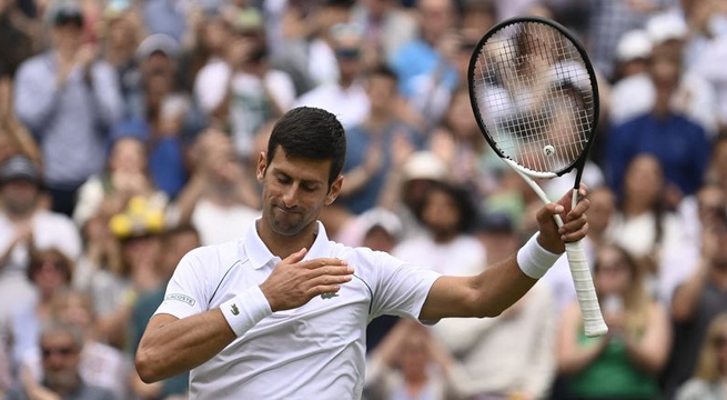 Djokovic supera a su compatriota Kecmanovic para llegar de nuevo a octavos en Wimbledon